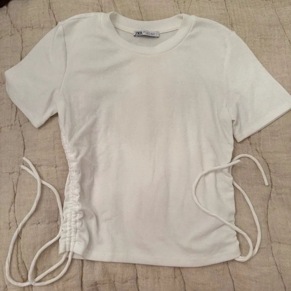 ZARA White Ribbed Ruched Short Sleeve Top - Picture 3 of 5
